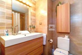 Modern flat with swimming pool, parking, storage room and tourist licence.