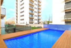 Modern flat with swimming pool, parking, storage room and tourist licence.