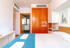 Modern flat with swimming pool, parking, storage room and tourist licence.