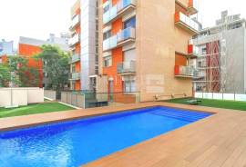 Modern flat with swimming pool, parking, storage room and tourist licence.