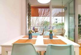 Modern flat with swimming pool, parking, storage room and tourist licence.