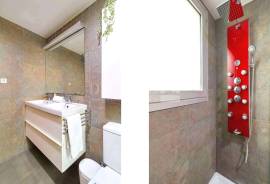 Modern flat with swimming pool, parking, storage room and tourist licence.