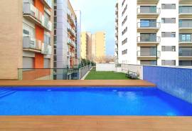 Modern flat with swimming pool, parking, storage room and tourist licence.