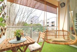 Modern flat with swimming pool, parking, storage room and tourist licence.