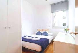 Modern flat with swimming pool, parking, storage room and tourist licence.