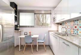 Modern flat with swimming pool, parking, storage room and tourist licence.
