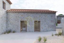 Charming Stone House with Modern Touch – 3 Bedrooms, Pool and Garage