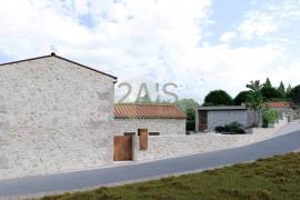 Charming Stone House with Modern Touch – 3 Bedrooms, Pool and Garage