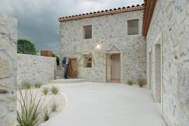 Charming Stone House with Modern Touch – 3 Bedrooms, Pool and Garage