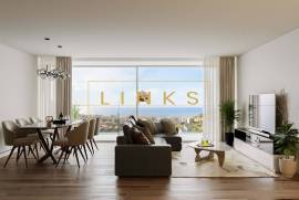 Luxury Penthouse with Private Pool and Sea View in São Martinho