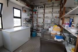 Open restaurant with covered and uncovered terrace near Praia do Carvoeiro