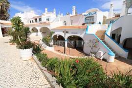 Open restaurant with covered and uncovered terrace near Praia do Carvoeiro