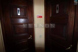 Open restaurant with covered and uncovered terrace near Praia do Carvoeiro