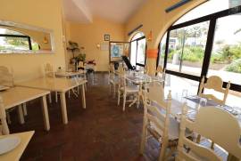 Open restaurant with covered and uncovered terrace near Praia do Carvoeiro