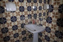 Open restaurant with covered and uncovered terrace near Praia do Carvoeiro