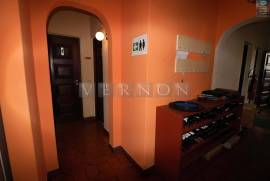 Open restaurant with covered and uncovered terrace near Praia do Carvoeiro