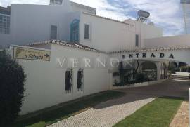 Open restaurant with covered and uncovered terrace near Praia do Carvoeiro