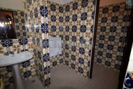 Open restaurant with covered and uncovered terrace near Praia do Carvoeiro