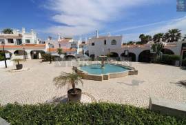 Open restaurant with covered and uncovered terrace near Praia do Carvoeiro