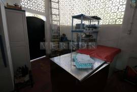 Open restaurant with covered and uncovered terrace near Praia do Carvoeiro