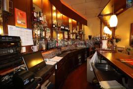 Open restaurant with covered and uncovered terrace near Praia do Carvoeiro