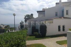 Open restaurant with covered and uncovered terrace near Praia do Carvoeiro