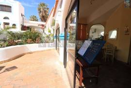 Open restaurant with covered and uncovered terrace near Praia do Carvoeiro