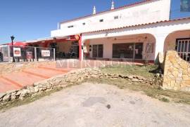 Commercial space with terrace and parking for sale in Vale Centeanes - Algarve, Carvoeiro