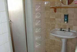 Commercial space with terrace and parking for sale in Vale Centeanes - Algarve, Carvoeiro