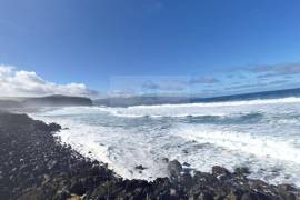 Urban land with swimming pool and approved project in the Azores