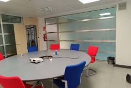 Opportunity! Office for sale in Derio, Bizkaia – 370 m² in excellent condition