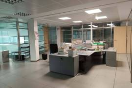 Opportunity! Office for sale in Derio, Bizkaia – 370 m² in excellent condition