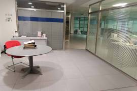 Opportunity! Office for sale in Derio, Bizkaia – 370 m² in excellent condition