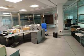 Opportunity! Office for sale in Derio, Bizkaia – 370 m² in excellent condition