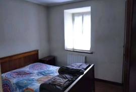 For sale three-storey farmhouse with multiple possibilities of use.