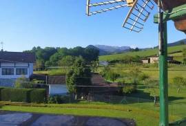 For sale three-storey farmhouse with multiple possibilities of use.