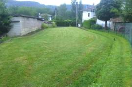 For sale three-storey farmhouse with multiple possibilities of use.