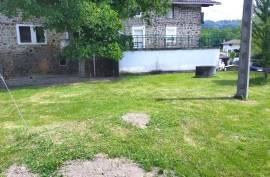 For sale three-storey farmhouse with multiple possibilities of use.