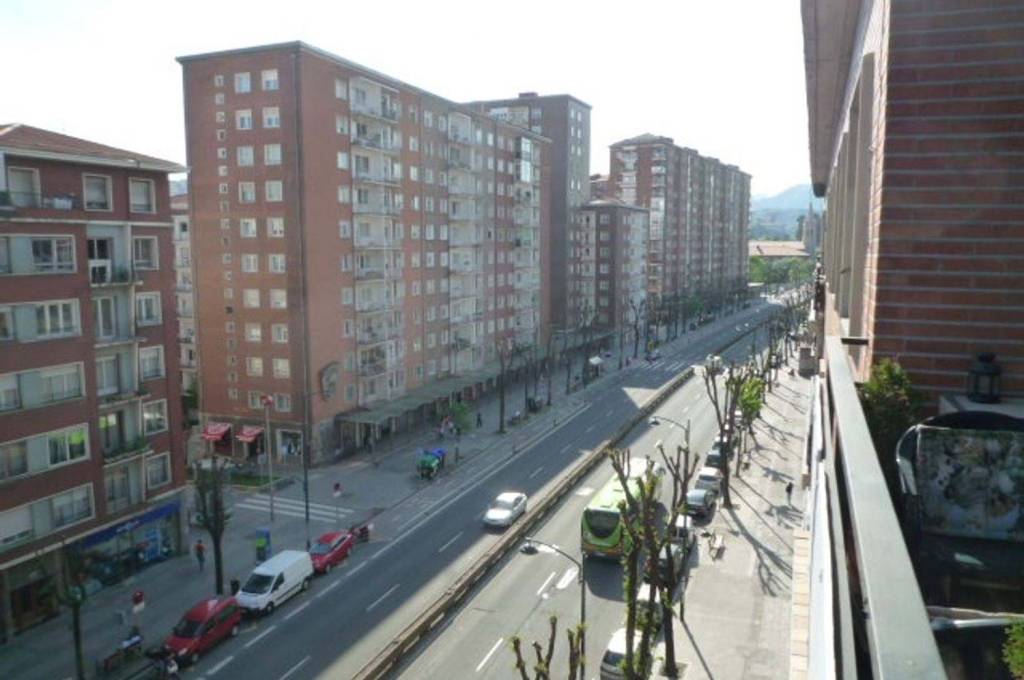 Apartment for rent in Avenida Lehendakari Aguirre, Bilbao