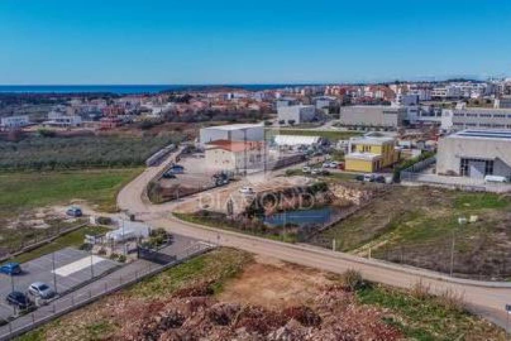Novigrad, spacious land plot in the industrial zone!