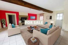 Superb Town House with Cosy Rooms