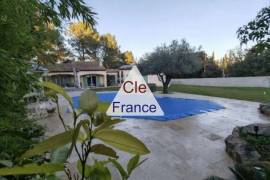 Detached Villa with Swimming Pool