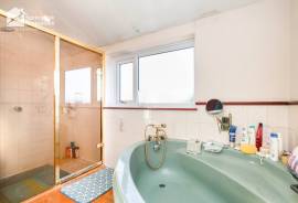 3 bedroom, Detached house for sale