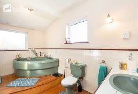 3 bedroom, Detached house for sale