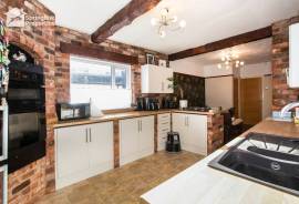 3 bedroom, Detached house for sale