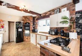 3 bedroom, Detached house for sale