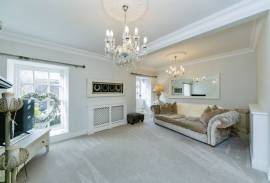 4 bedroom, Mews house for sale