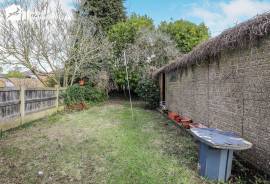 3 bedroom, Semi-detached house for sale