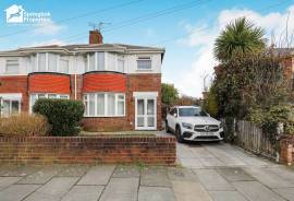 3 bedroom, Semi-detached house for sale