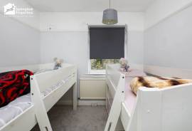 3 bedroom, Semi-detached house for sale